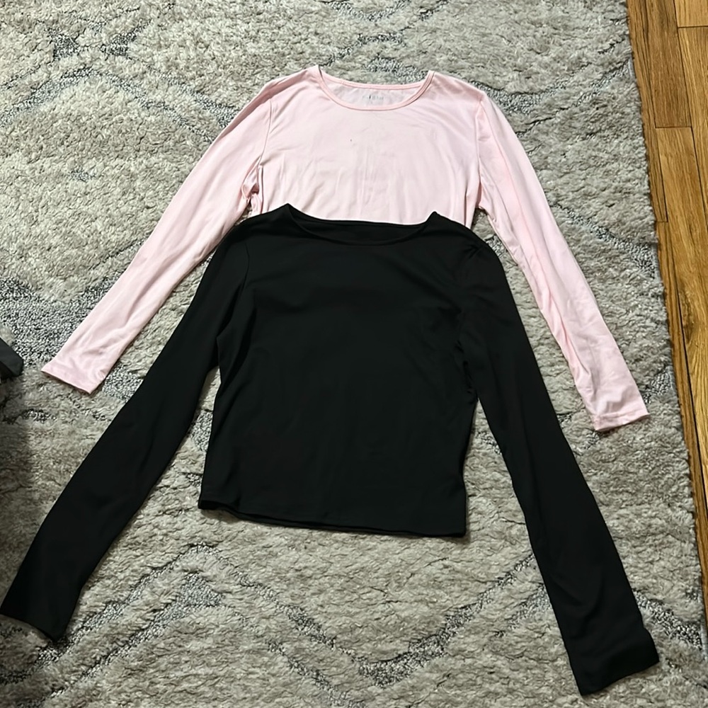 Size L but very fitted , breathable material and very smooth to the touch.